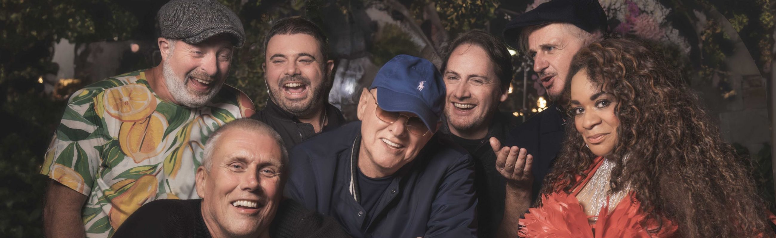 HAPPY MONDAYS PHOTO